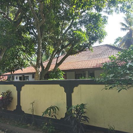 Water Front Home Stay And Resort Анурадхапура Екстериор снимка
