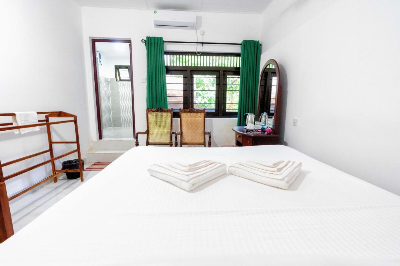 Water Front Home Stay And Resort Анурадхапура Екстериор снимка
