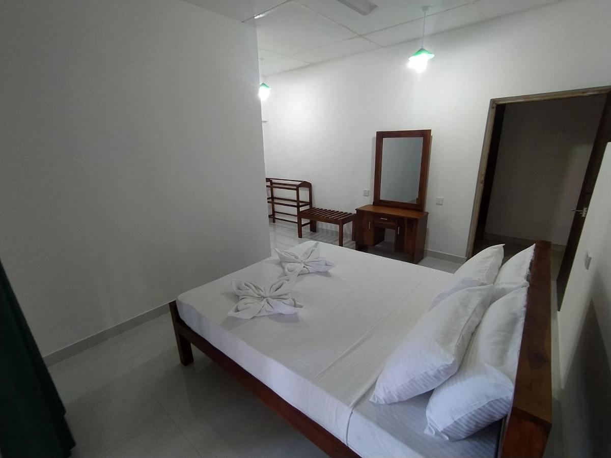 Water Front Home Stay And Resort Анурадхапура Екстериор снимка