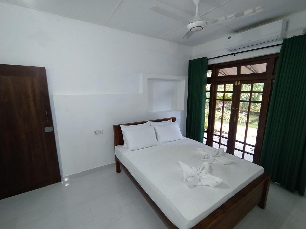 Water Front Home Stay And Resort Анурадхапура Екстериор снимка