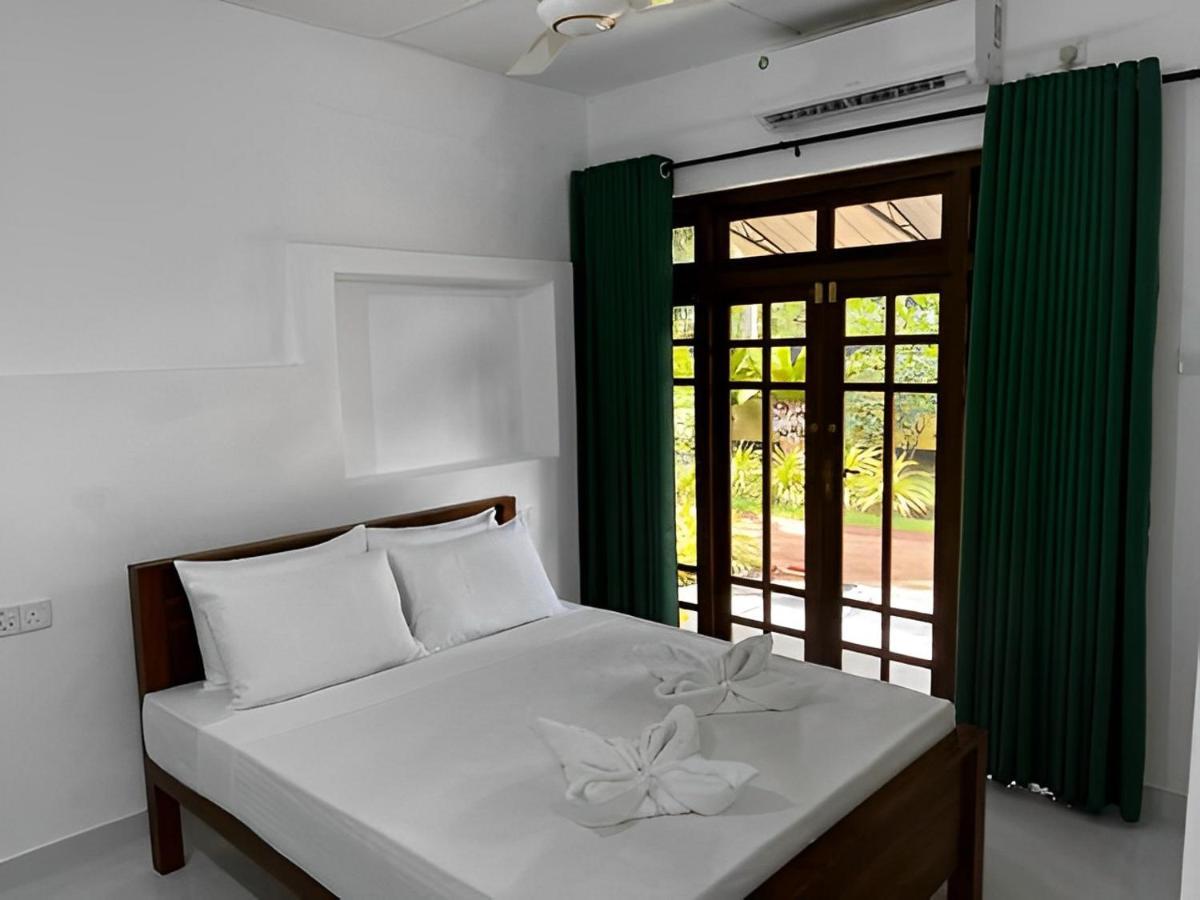 Water Front Home Stay And Resort Анурадхапура Екстериор снимка