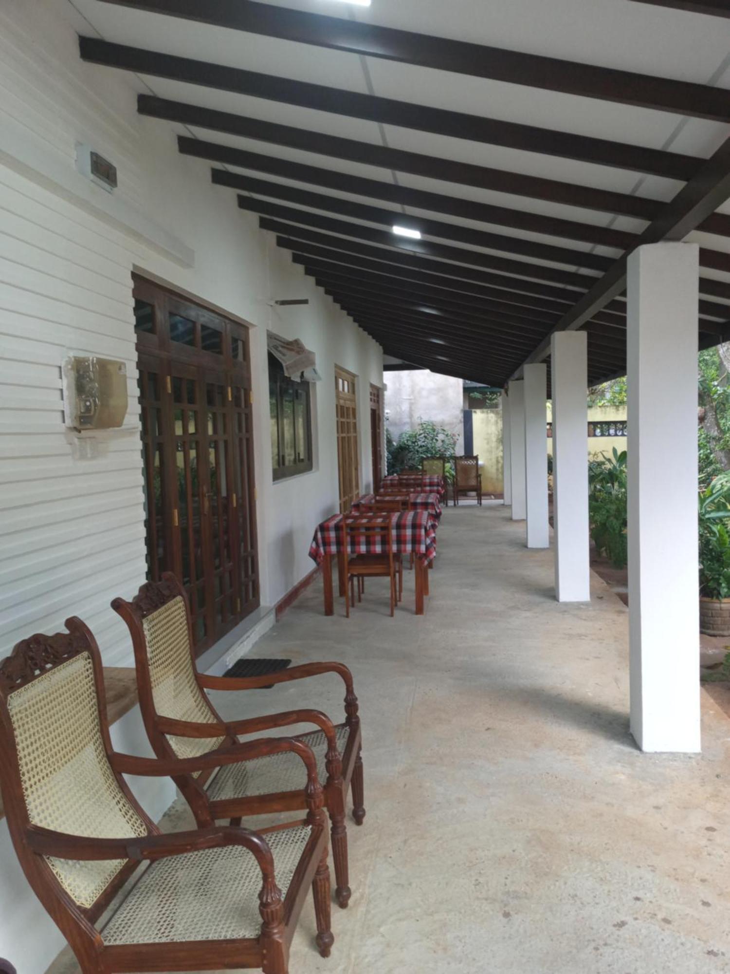 Water Front Home Stay And Resort Анурадхапура Екстериор снимка