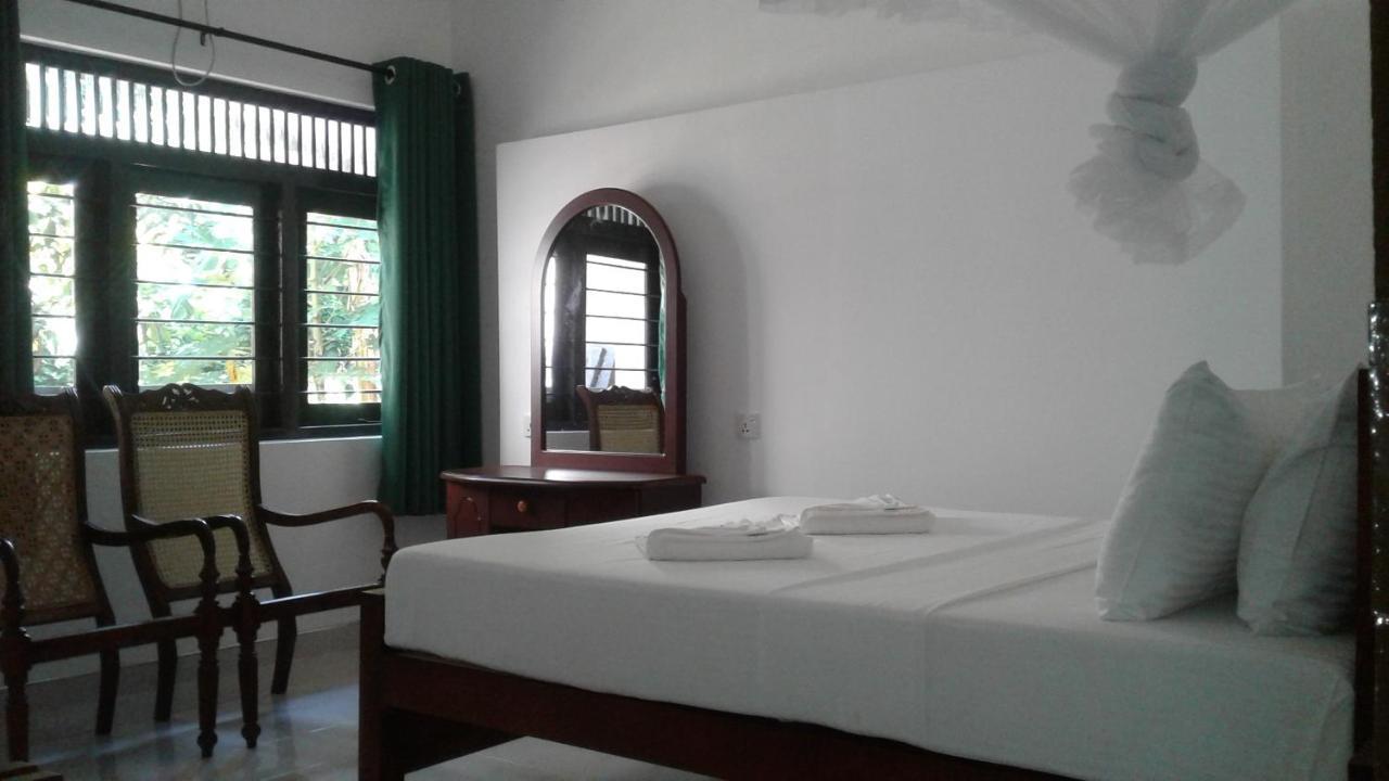 Water Front Home Stay And Resort Анурадхапура Екстериор снимка