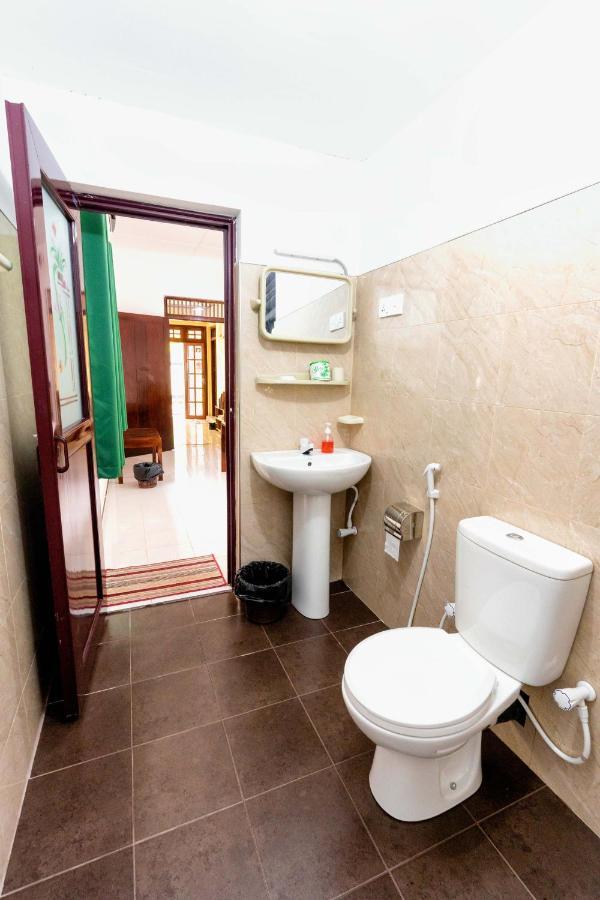 Water Front Home Stay And Resort Анурадхапура Екстериор снимка